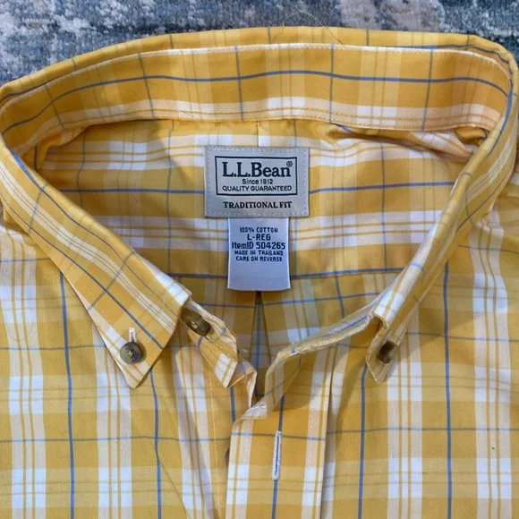 L.L.Bean Men’s Traditional Fit Short Sleeve Shirt - Picture 2 of 5